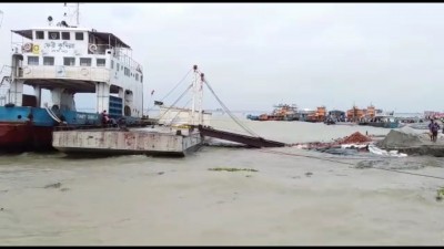 লৌহজংয়ে শিমুলিয়া ফেরি ঘাটে ঝড়ের তান্ডবে পল্টুন বিচ্ছিন্ন লৌহজংয়ে শিমুলিয়া ফেরি ঘাটে ঝড়ের তান্ডবে পল্টুন বিচ্ছিন্ন